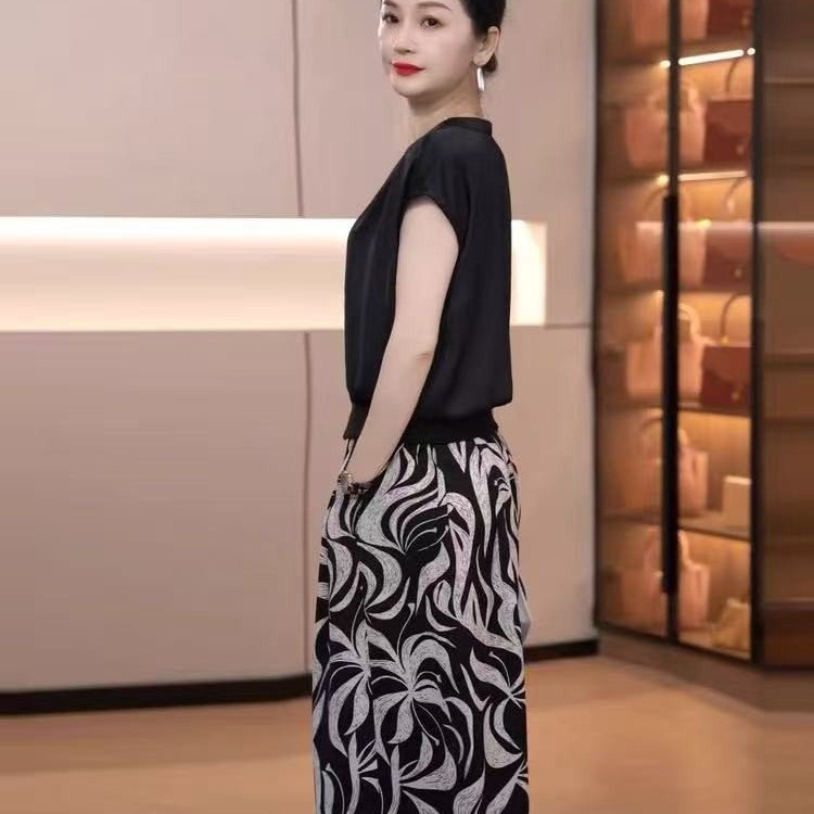 2025 New Mom Summer Tops Two-Piece Set Fashionable and Stylish Middle-Aged and Elderly Women's Slimming and Versatile Two-Piece Suit