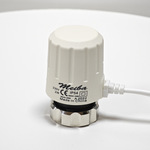 厂家直供常闭型电热执行器电动阀门执行器水地暖温控阀开关批发