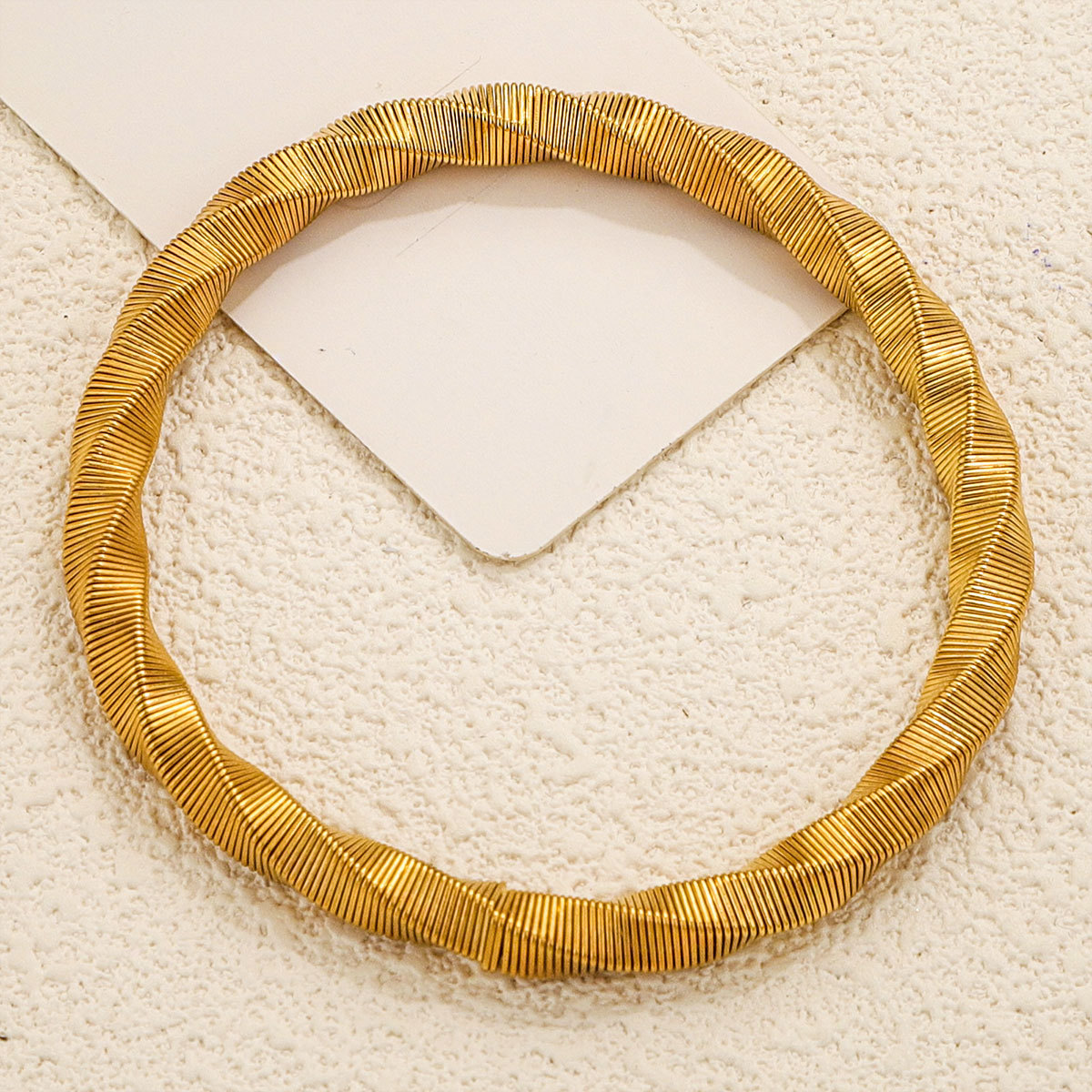 Europa y los Estados Unidos transfronterizos nuevos aberturas de acero de titanio chapado en oro pulseras de malla de acero inoxidable ajustable en forma de C pulseras de acero inoxidable para hombres y mujeres al por mayor