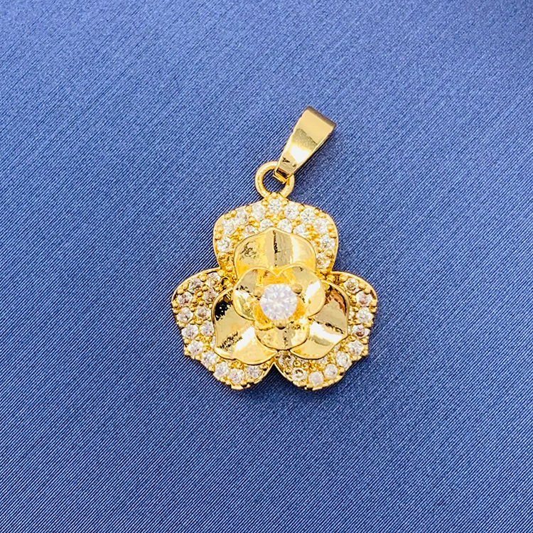 百種類のペンダントは心のままにファッションの経典を配合します。カップルの美しいペンダントは親友のアクセサリーを送ります。