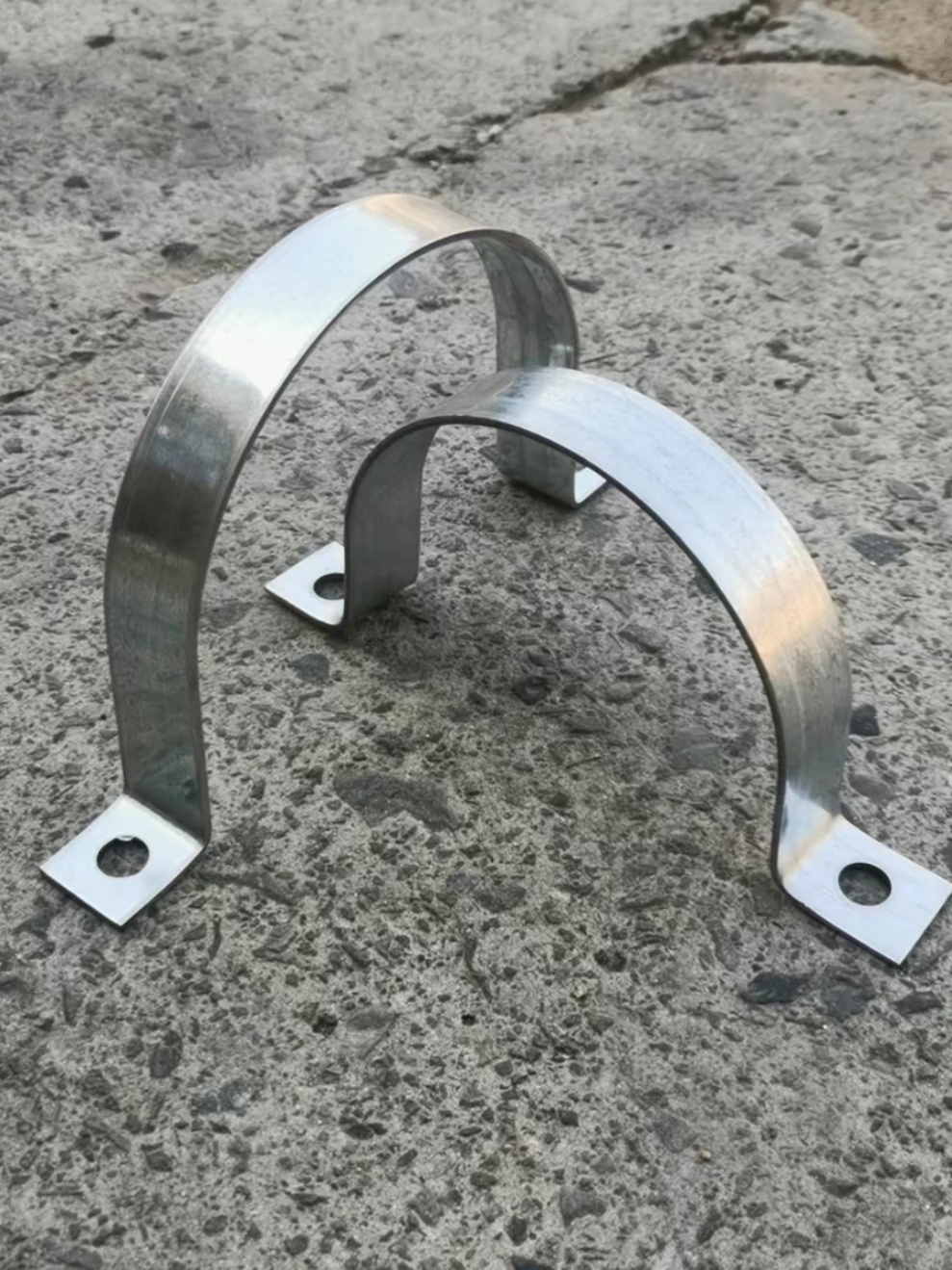 Hailong Flat Iron Galvanized Horseback Riding Pipe Clamp Pvc Water Pipe Bridge and Other Billboards U-Shaped Thickened Single Hoop