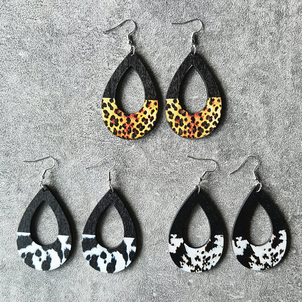 1 Pair Retro Leopard Wood Women's Drop Earrings display picture 1