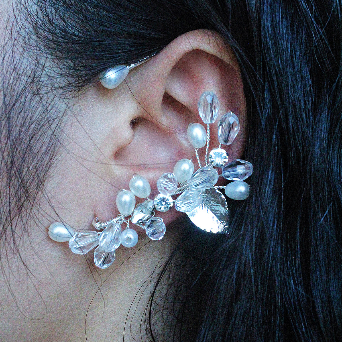 Designed European and American Flower Earrings, Everyday Versatile, High-End, Non-Pierced Ear Clips, Handmade Crystal Pearl Ear Bone Clips