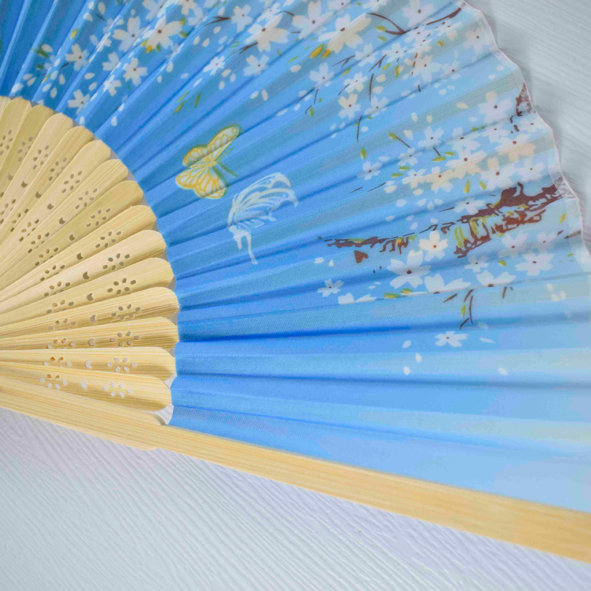 Fábrica al por mayor de inventario Er Qingtou Qingfeng Guan Fan Dancing Fan Fan plegable artesanía exquisita se puede agregar frisa