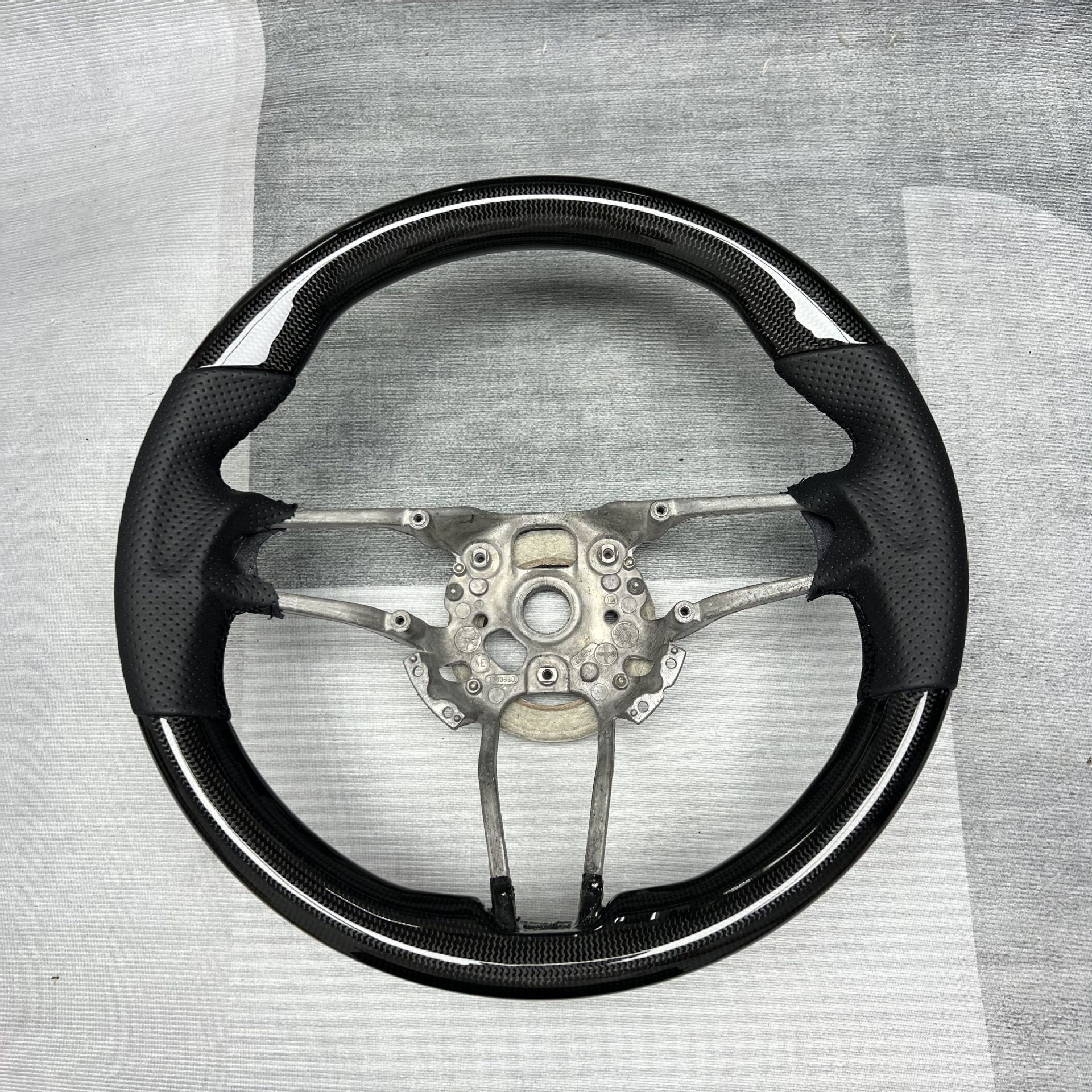 Carbon Fiber Steering Wheel Customization Suitable for Porsche Macan Cayenne Panamera Steering Wheel Processing
