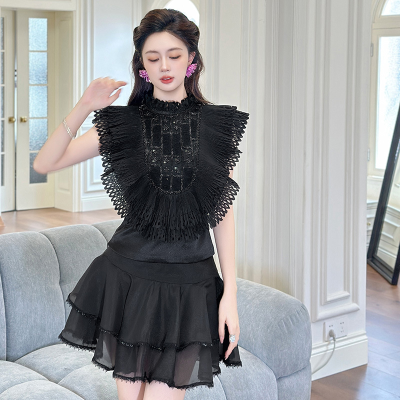 Áo sơ mi nữ kiểu Pháp đính hạt nặng xếp nếp ôm dáng — đen