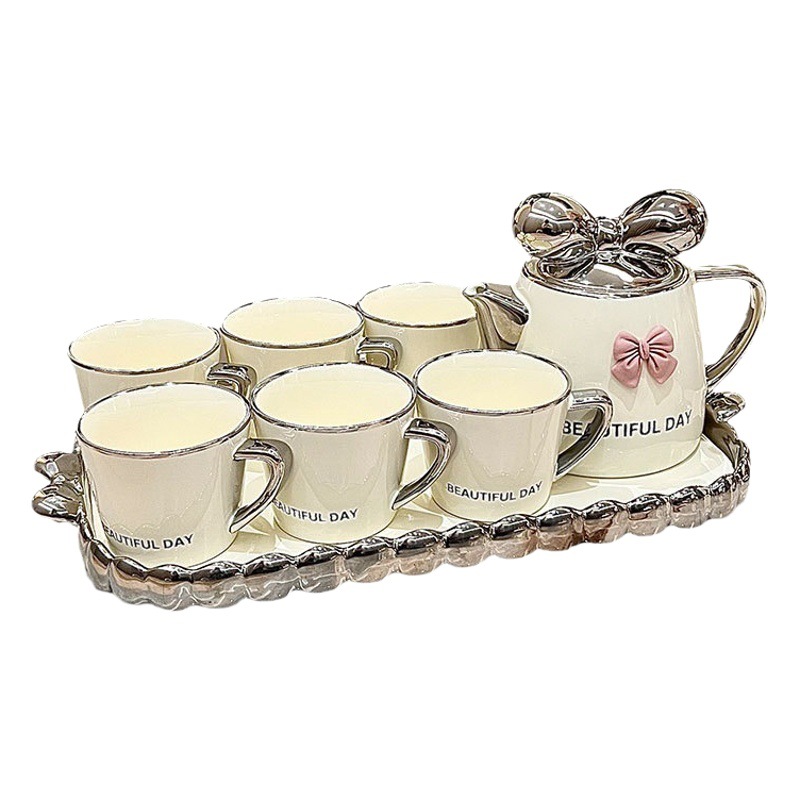 INS estilo bowknot botella de agua fría juego de té traje taza creativa Taza de cerámica de alta apariencia para el hogar con bandeja