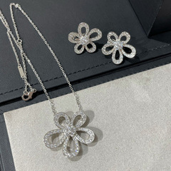 925純銀メッキ18k真金梵家太陽花ネックレスにドリルを入れた大きな花のペンダント高バージョンのセイコー
