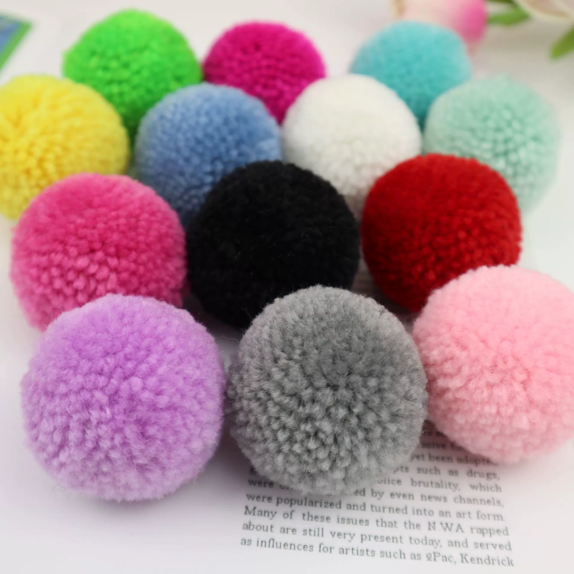 Фабрика прямо в наличии 5 см цветной круглый шерстяной шарик DIY полиэстер плюшевый мяч детские игрушечные аксессуары меховой шарик