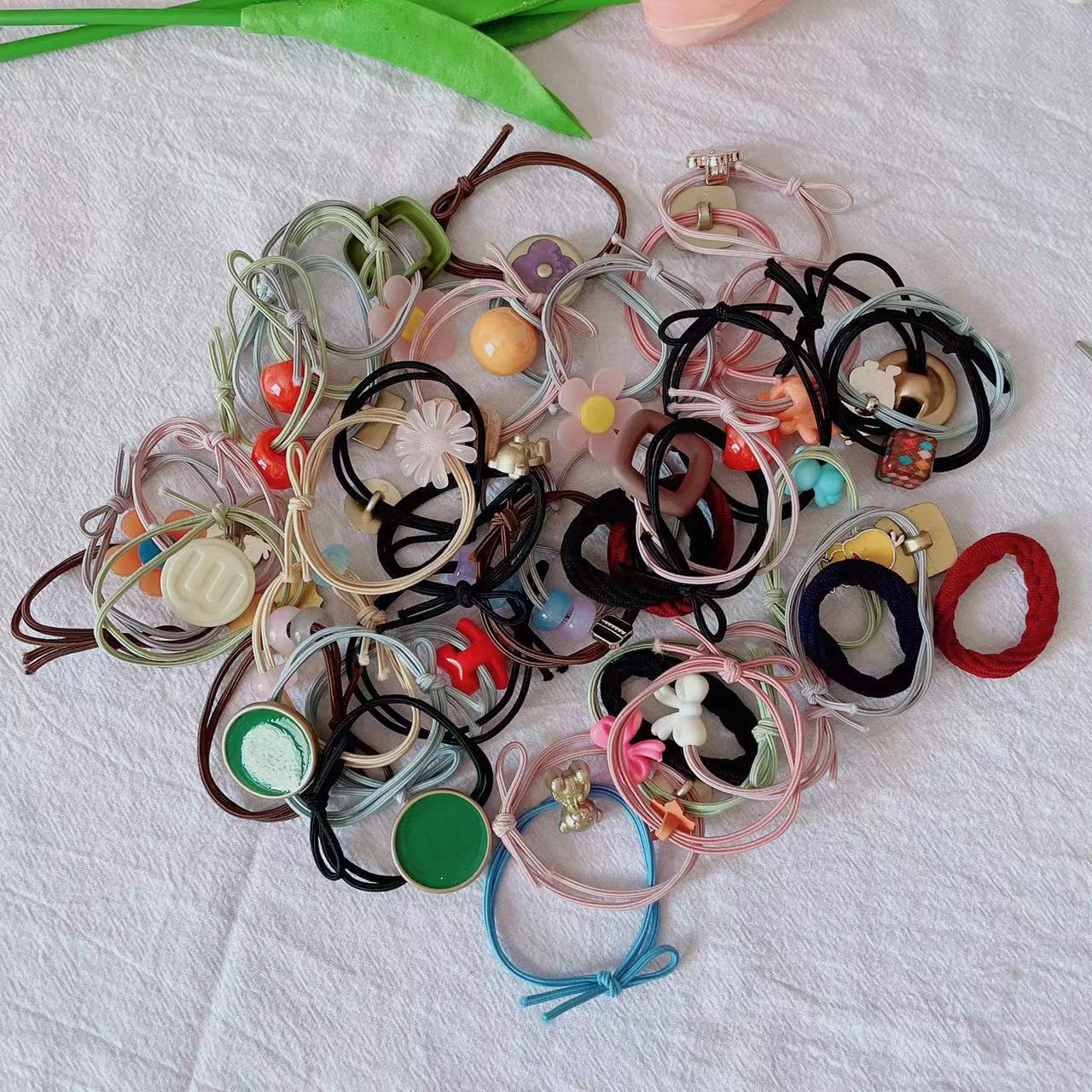 100 mezclado pelo lazo cuerda al por mayor banda de goma femenina carta de caramelo arco banda de pelo Simple temperamento lindo cola de caballo