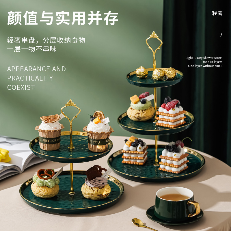 Nordic Luz de lujo cerámica de tres capas plato de fruta soporte de exhibición de la torta creativa sala de estar en el hogar de doble capa postre bandeja de dulces