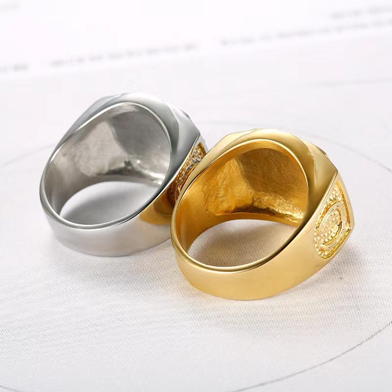 Gold-plated Horse Head Ring With Diamonds In Titanium Steel_voghion.com