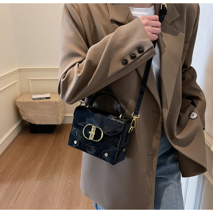 Fashionable and trendy small bag 2025 new women's bag, summer casual and simple crossbody bag, hand-held texture small square bag undefined