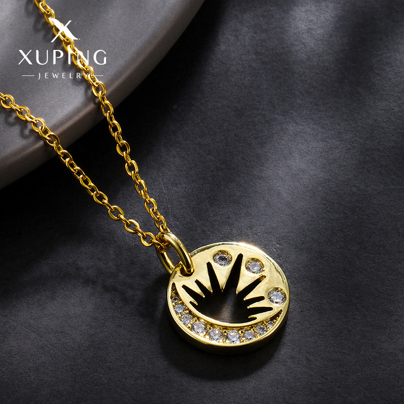 Xuping aleación de cobre chapado en oro colgante de diamantes sol luna colgante ligero de lujo nicho de moda europea y americana colgante de personalidad mujer