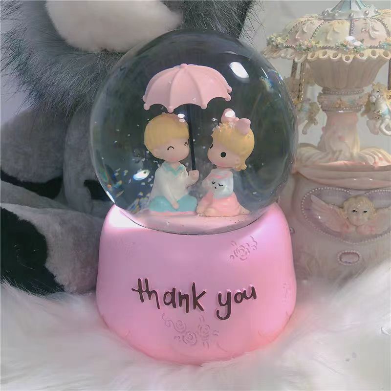 Adornos de resina de venta directa de fábrica, bolas de cristal, nieve, cumpleaños para hombres y mujeres, regalos de graduación para novias y parejas de estudiantes