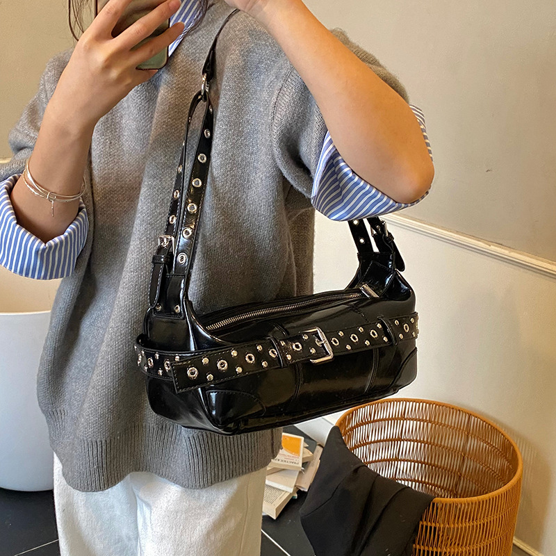 Bolsas de viaje transfronterizas nicho de mujer punk estilo de hombro bolsas de brazo 2025 nuevas bolsas de palos casuales