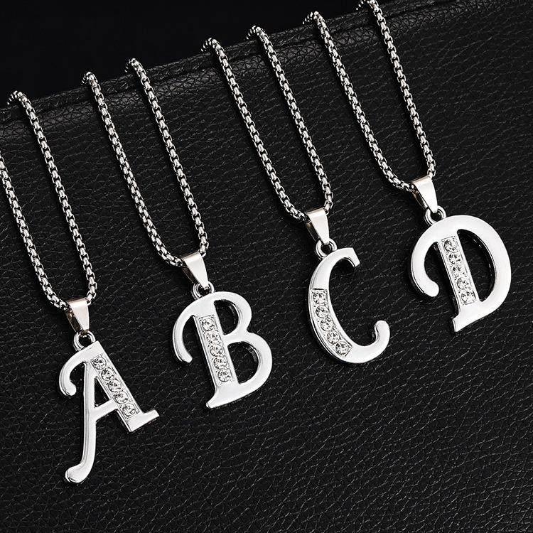 Beschermende talisman sieraden, nieuwe 26-delige Engelse ketting voor mannen, veelzijdige met diamanten bezette letterhanger, trendy ketting die niet vervaagt._voghion.com