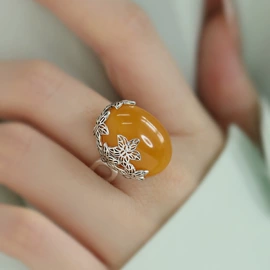 戒指;耳环;耳钉