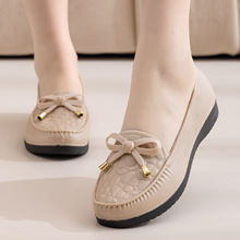 ·�}�r����ЬŮ�⴩ͨ�ں��s��ѥ�ճ�������ˮ��������Ь�oʿ�N��