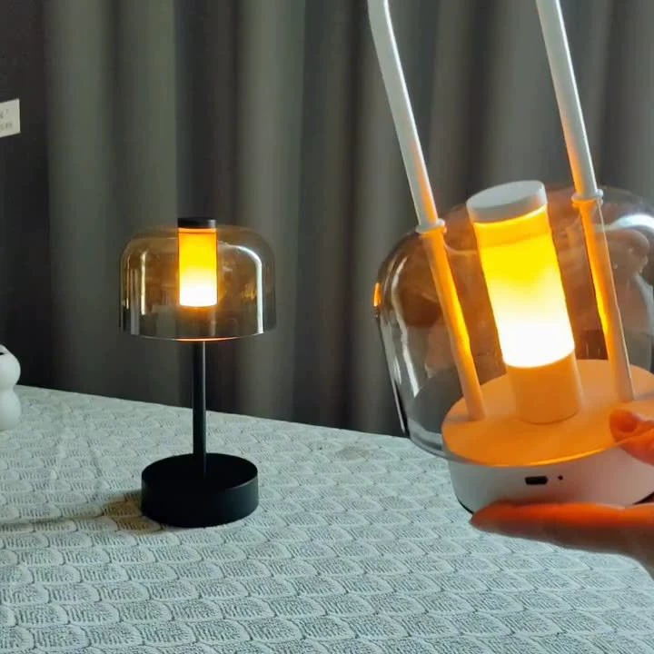 Трансграничные взрывные модели в стиле ретро на улице красный кемпинг атмосфера ночной свет