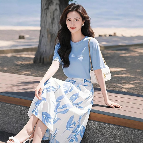 2025 New Summer Vacation Outfit Set - High-End, Slimming, Youthful T-Shirt and Skirt Two-Piece Set