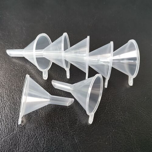 Mini plastic small funnel transparent triangle funnel cosmetics perfume eyeliner essential oil dispensing tool factory