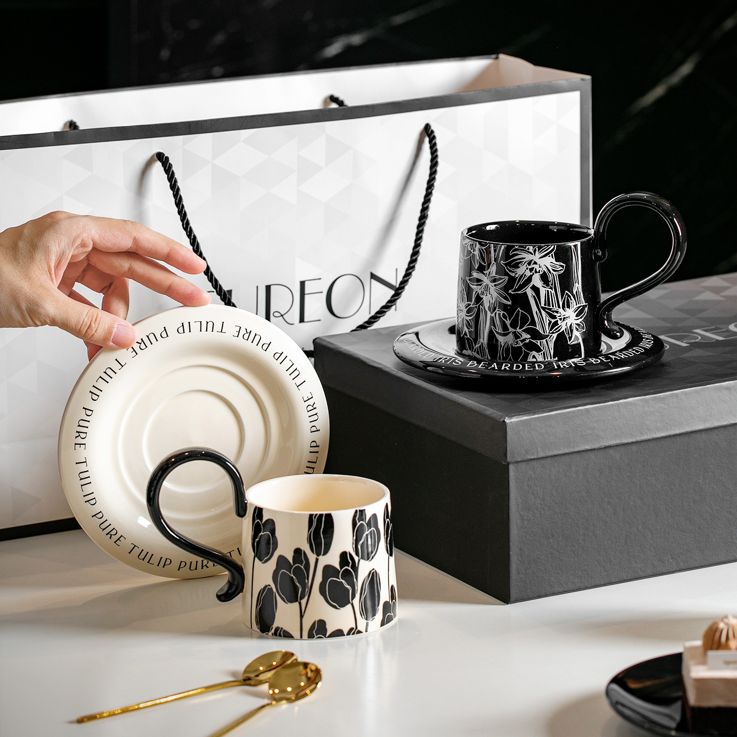 Conjunto de tazas de café vintage francesas de alto valor para el menú de la tarde, tazas de cerámica de diseño de restaurante de café