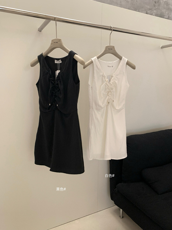 WGWE 夏の女性の韓国ホットガールスタイル純粋な欲望デザインノースリーブ痩身ウエストストラップ V ネックドレス W6179|undefined