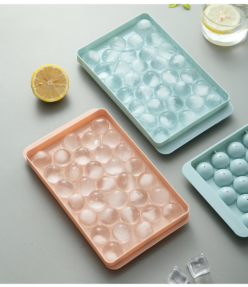 Fashion Round Ice Tray With Lid Plastic Ice Cube Mold display picture 2