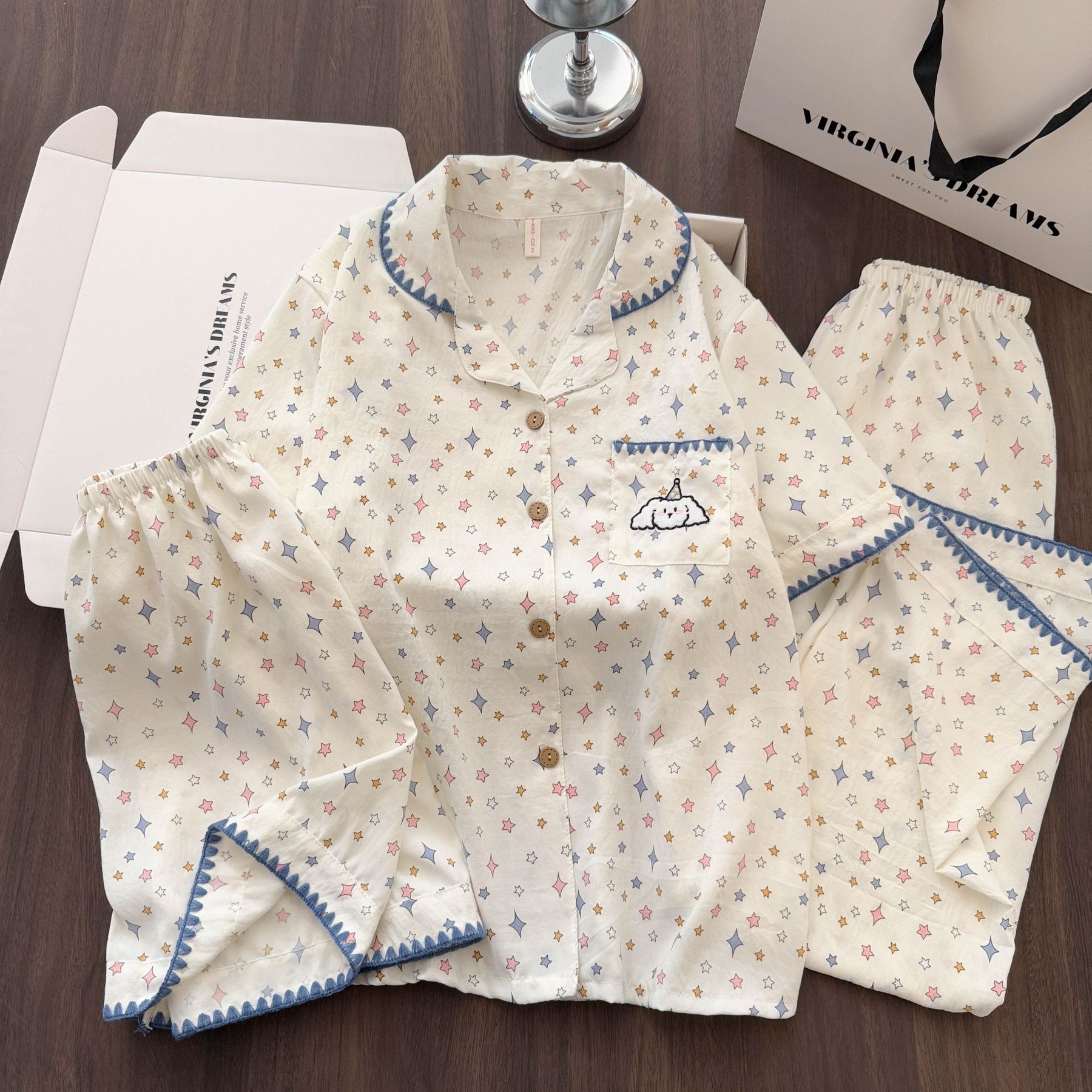 Al por mayor transfronterizo dulce pijama de color estrella de primavera y otoño de algodón nublado adorable niña puede usar ropa de hogar
