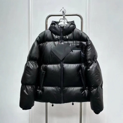 高バージョン PRAD*A プジャヨーロッパステーション冬男性と女性のカップル同じスタイルのポケットレッドレターダウンジャケット外国貿易