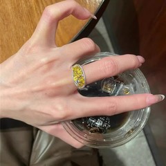 みかんの泡のヴィンテージ中古の指輪は金を招きます。