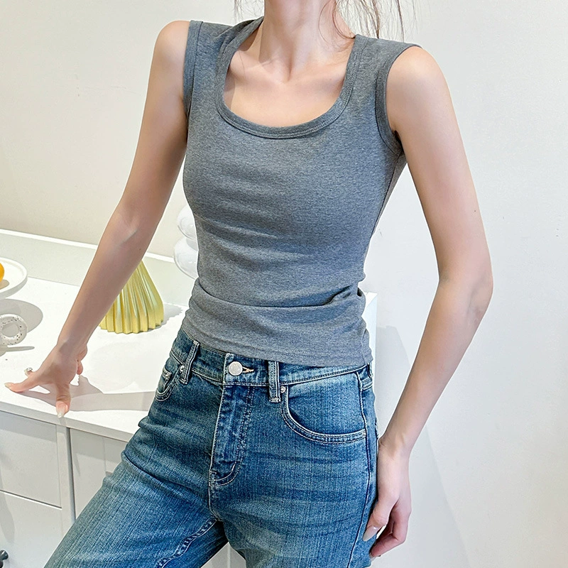 Дядя редька покрывает бок груди жилет с подтяжкой женщины с нагрудным ковриком