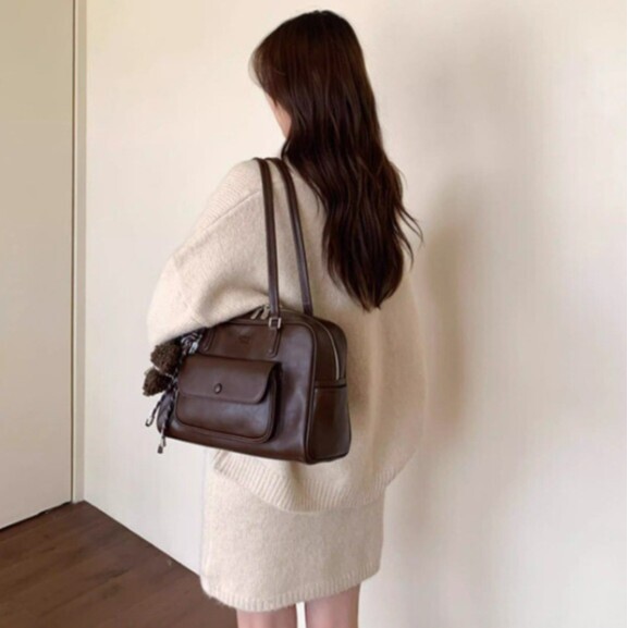 New autumn and winter Korean-style retro brown pillow bag for women, suitable for commuting, easy to match, elegant shoulder handbag and crossbody bag New autumn and winter Korean-style retro brown pillow bag for women, suitable for commuting, easy to match, elegant shoulder handbag and crossbody bag