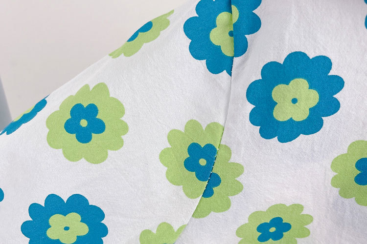 蓝花双领衬+波点蝴蝶结牛仔