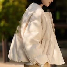 95白鹅绒保暖不臃肿重工绗缝圆领短款羽绒服高档鹅绒服冬新款女装