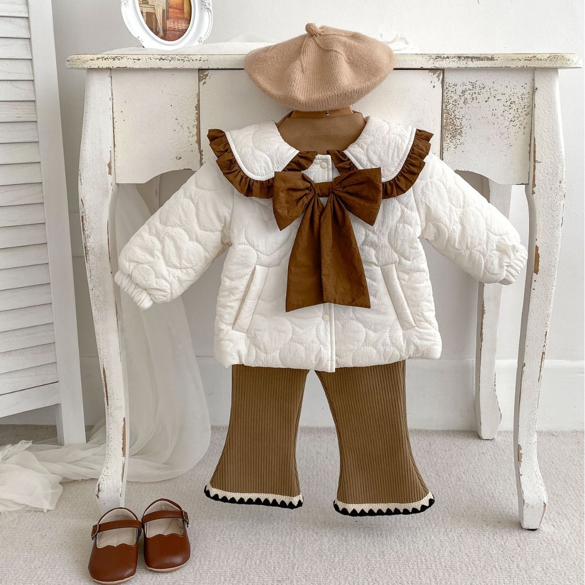 Abrigo acolchado de algodón para bebés de invierno Abrigo acolchado de algodón para bebés de estilo occidental Abrigo acolchado de algodón engrosado con arco chaqueta acolchada de algodón para niñas cálidas