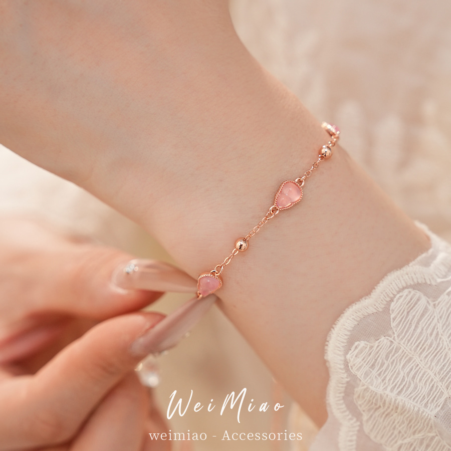 Pulseras de resina rosa de calabaza ligera de lujo nicho pulseras de alto nivel de sensación dulce viento pequeño temperamento fresco joyería de mano versátil
