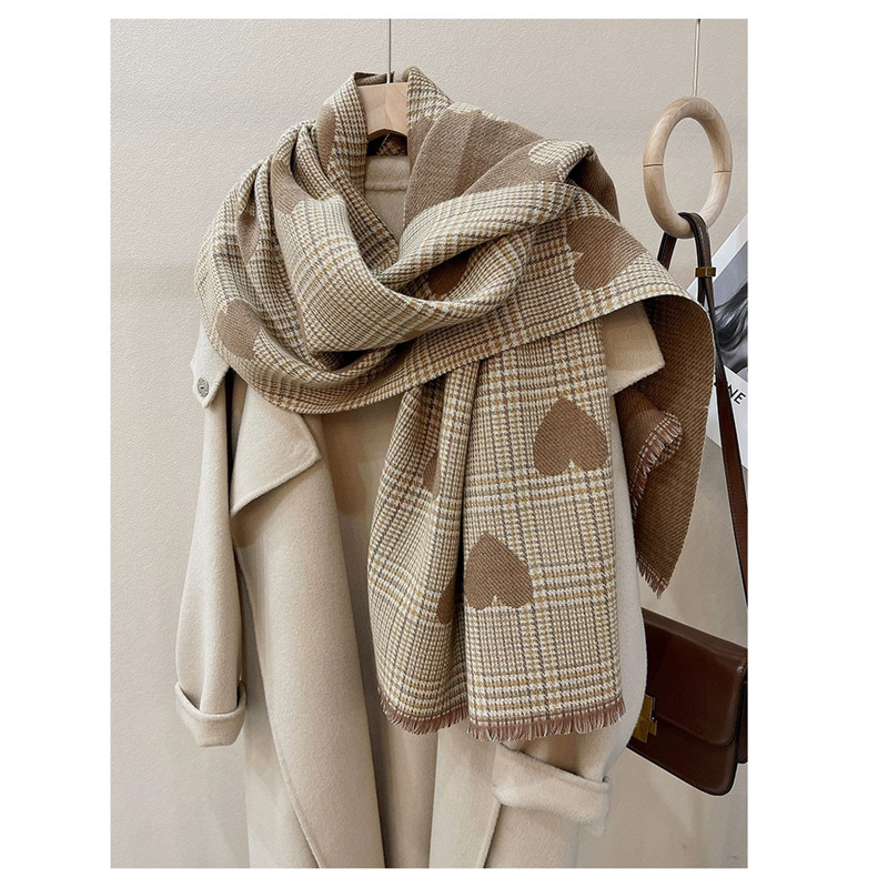 demi-season long scarf made of faux fur