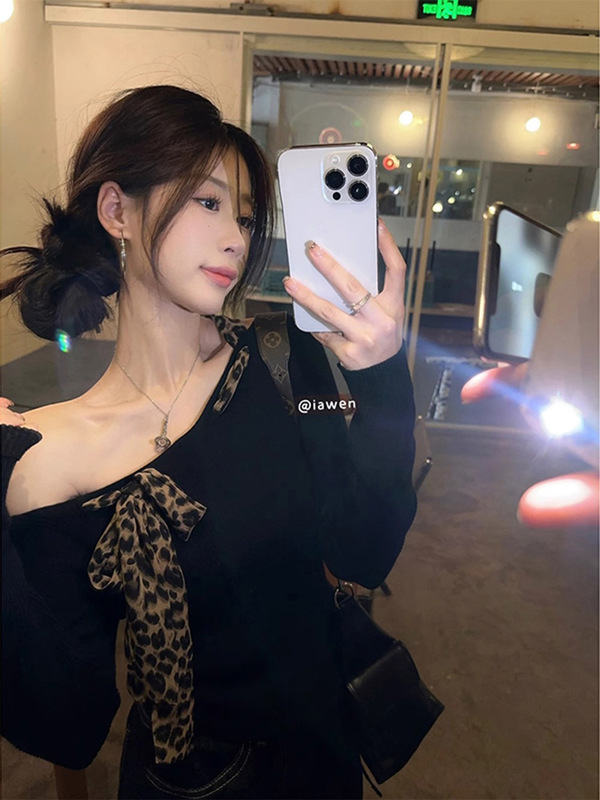 黑色豹纹斜肩针织打底衫女秋季设计感露肩毛衣长袖t恤甜辣妹上衣|undefined