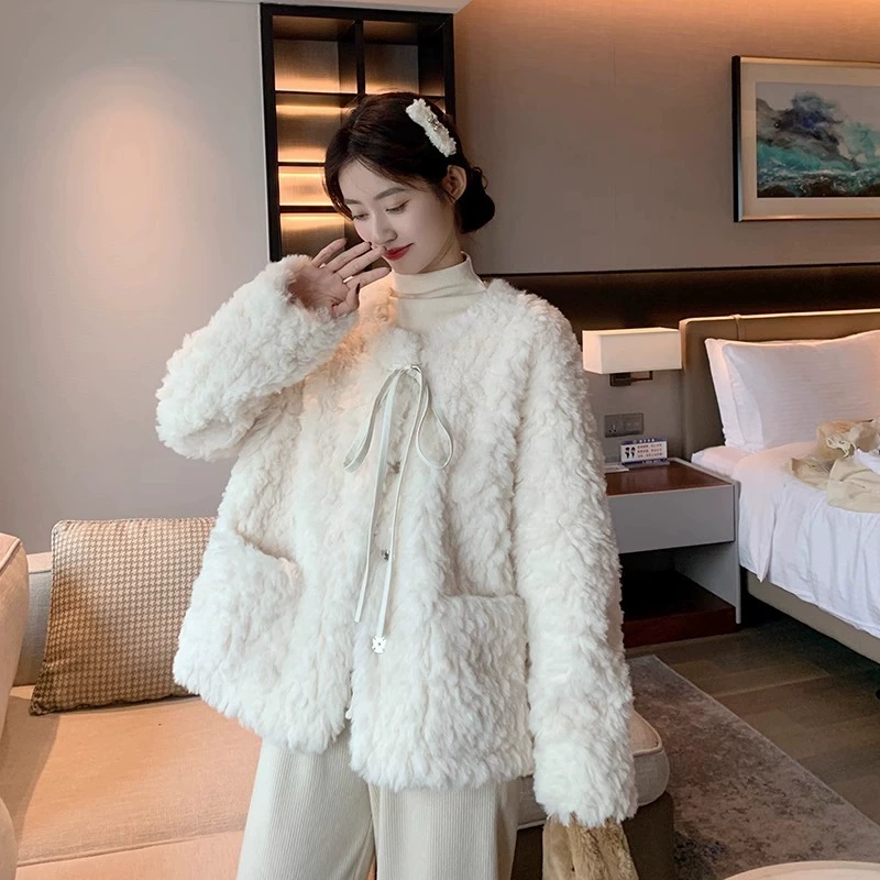 Короткая бархатная демисезонная пуховая куртка, стиль Chanel