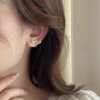 Fishtail pearl rhinestone [silver needle]