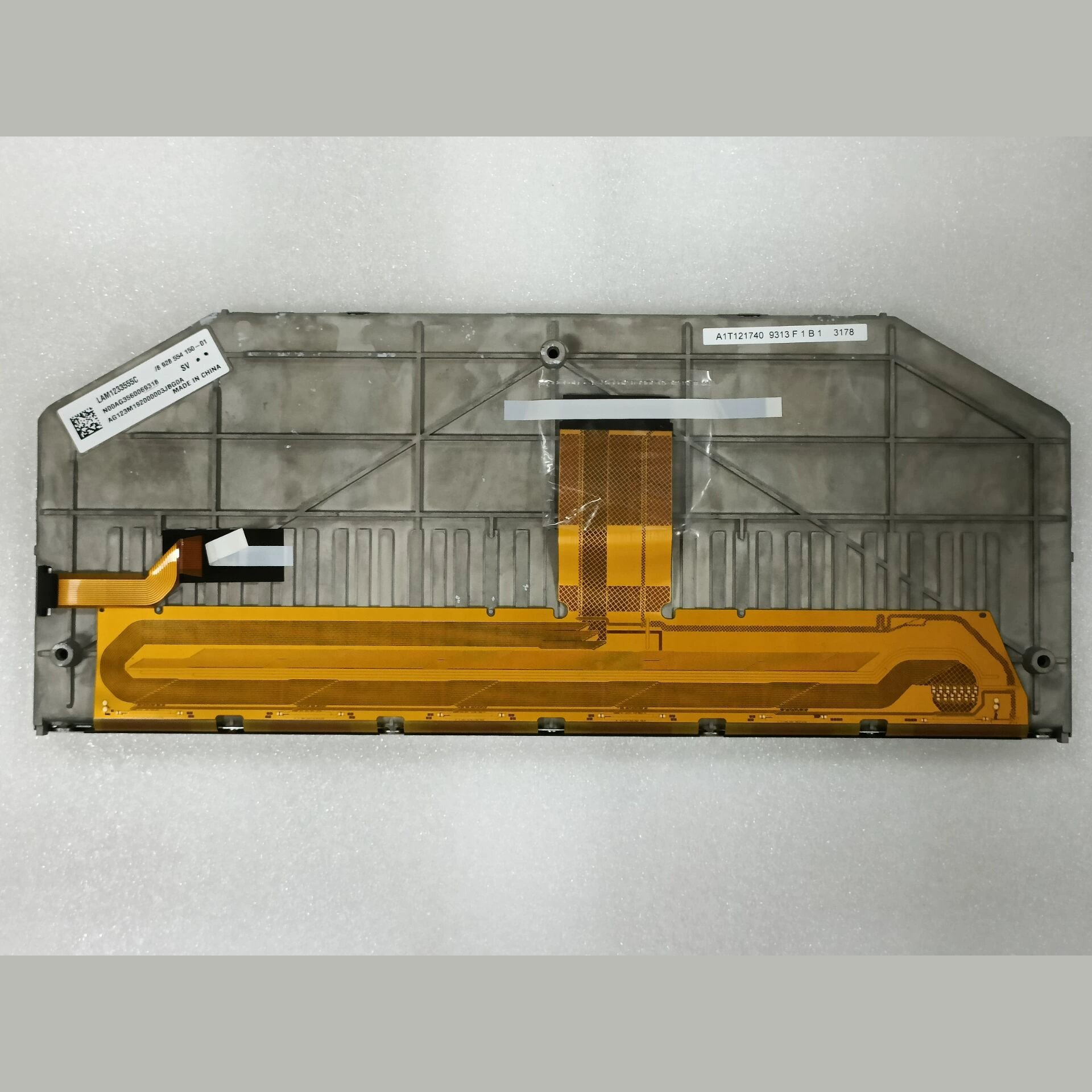 Оригинальный точечный автомобильный навигационный ЖК-экран LAM 1233555 Предмет консультации по цене дисплея центрального управления автомобиля C