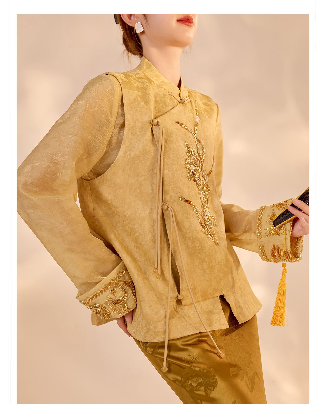 Áo sơ mi nữ dài tay phong cách Trung Hoa mới, đính cườm thêu tay, chất liệu rayon mỏng nhẹ N2071 — Màu hồng, Màu trắng be, Màu vàng nhạt chi tiết 36