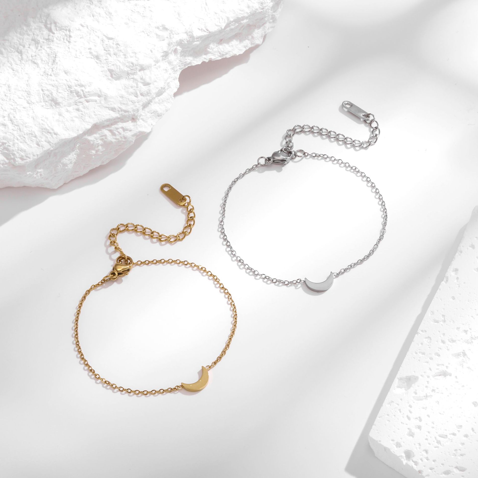 Japanese and Korean titanium steel moon bracelet women's Joker European and American cross-border jewelry stainless steel niche ins crescent moon jewelry wholesale