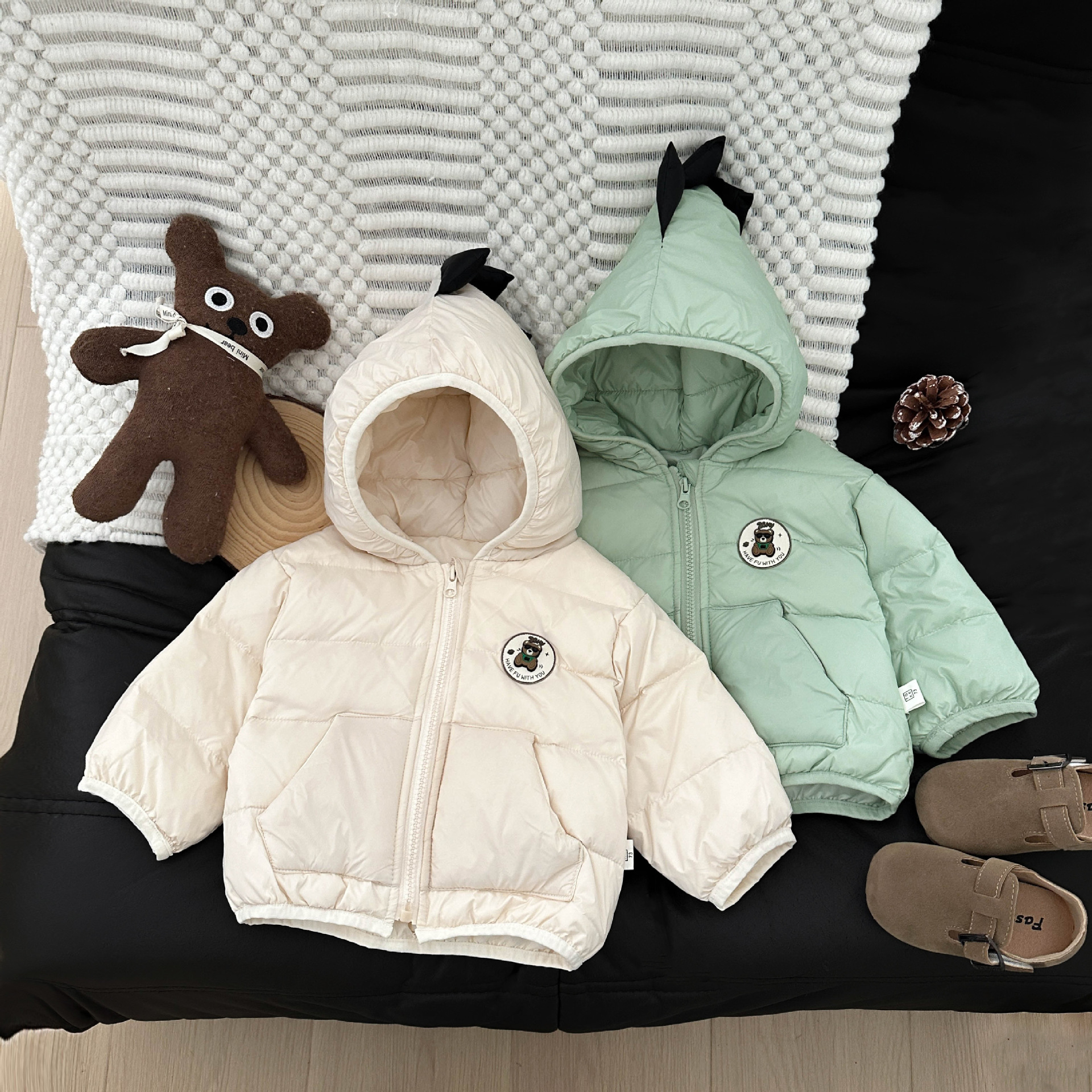 Ropa infantil coreana chaqueta de plumón para niños invierno de aire extranjero chaqueta con capuchón para bebés y bebés con capuchón blanco para calentar aire extranjero