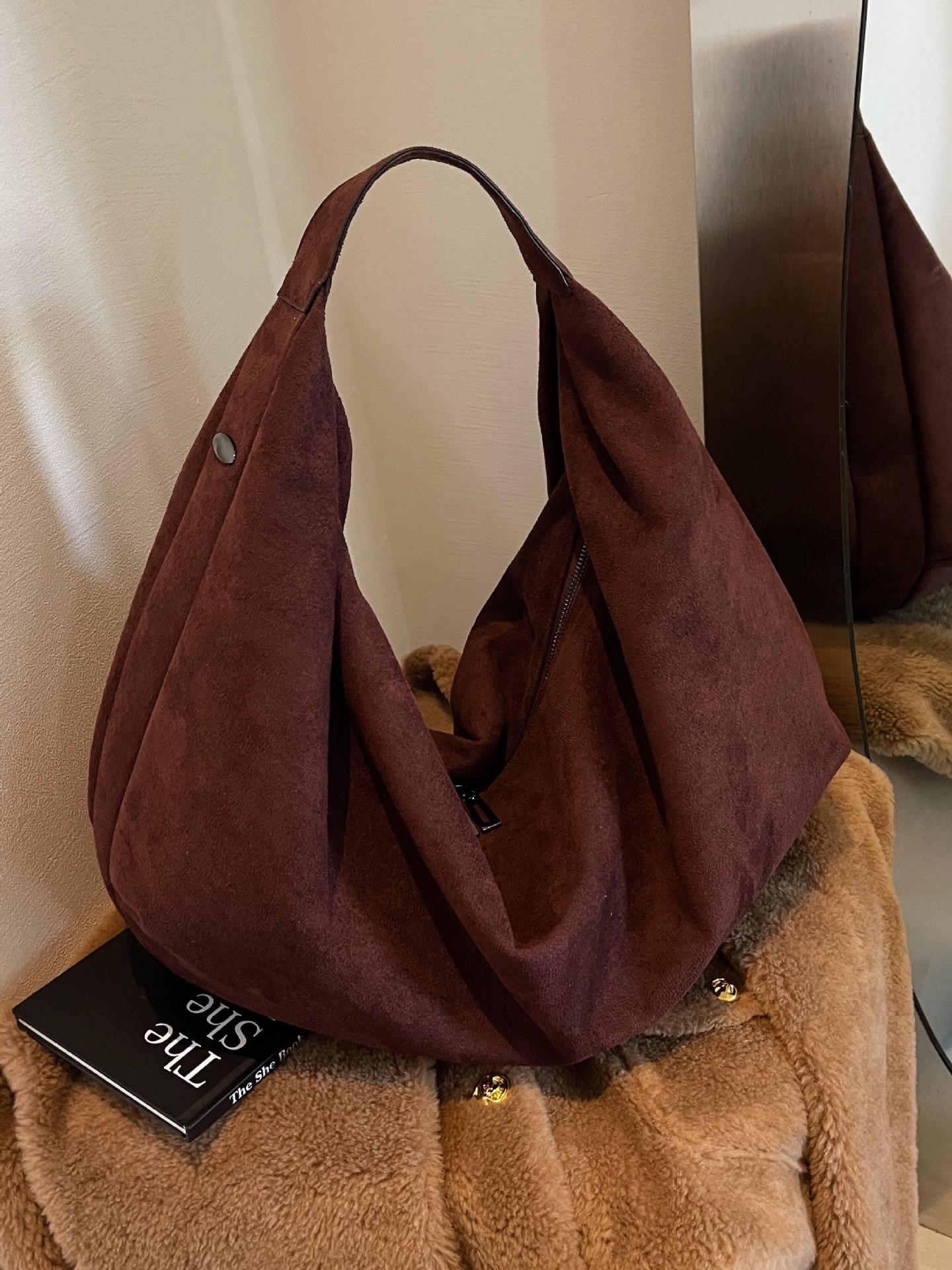 Explosiones transfronterizas retro mochila de seda retro 2025 nueva bolsa de hombro de gran capacidad de superficie suave casual