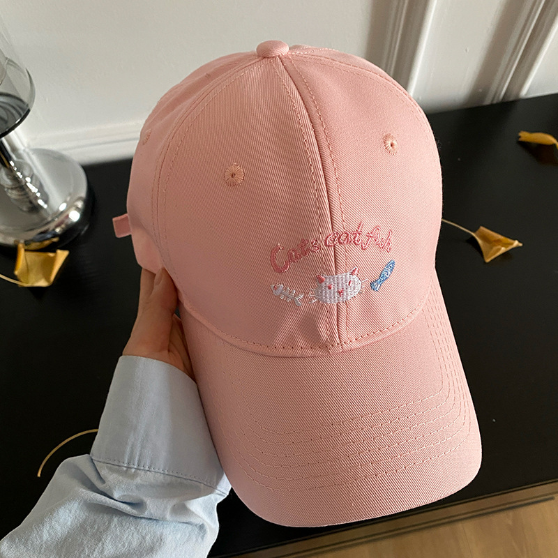 Japón lindo gatito bordado sombrero de béisbol mujer primavera 2025 nuevo estilo de cabeza grande cara pequeña sombrero de boca de pato universal