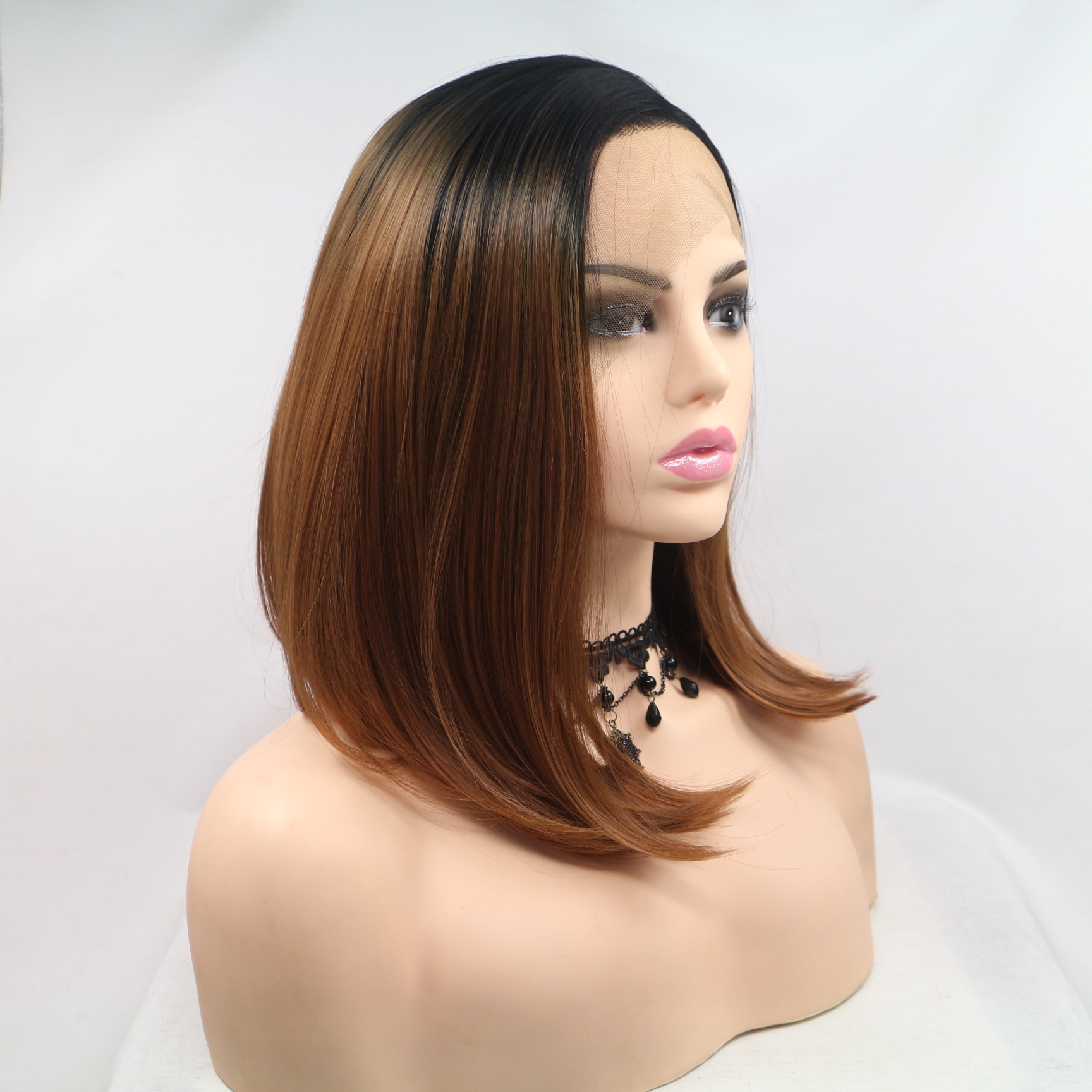 NEW LOOK comercio exterior fibra química pelucas de cabello corto para mujeres, animación europea y americana venta a consignación de productos descubiertos