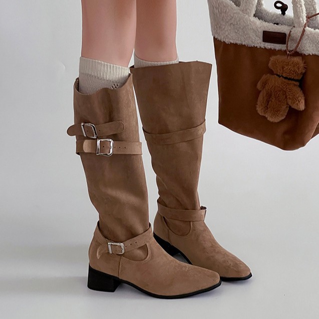 2025冬季宽松新款时尚百搭复古绒面高跟长筒靴子女皮带扣瘦瘦靴子